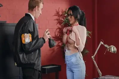 Bokep Barat Maling Cantik Memek Diperas Satpam Kontol Gede