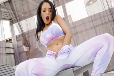 Ketahuan Adik Lagi Masturbasi di Kolam Renang dan Akhirnya