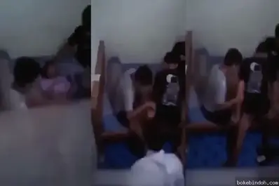 Ngintip Bocil SMP Digilir Kontol Teman Sampai Memek Sobek